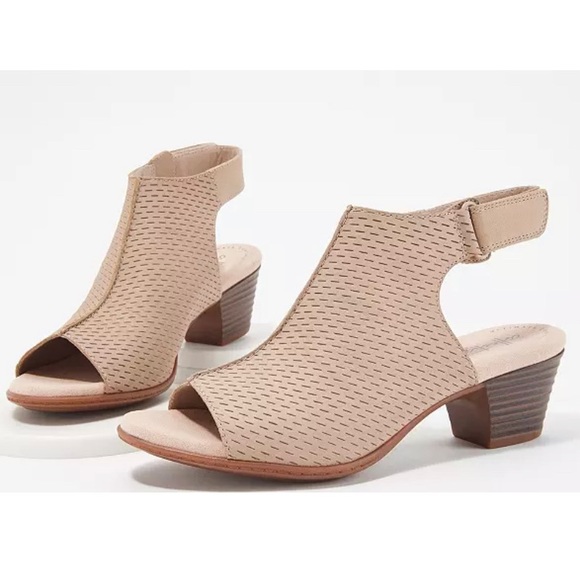clarks valerie sandal